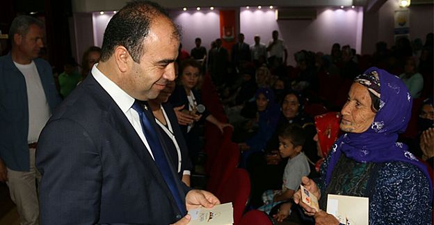 BAŞKAN EŞİ SEMA ÇİFTÇİ VE ARKADAŞLARINDAN ÖRNEK DAVRANIŞ