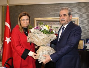 BAŞKAN Fevzi DEMİRKOL’A KADINLARDAN TEŞEKKÜR ZİYARETİ