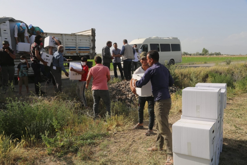 BAŞKAN KUŞ, MEVSİMLİK TARIM İŞÇİLERİNİ UNUTMADI.