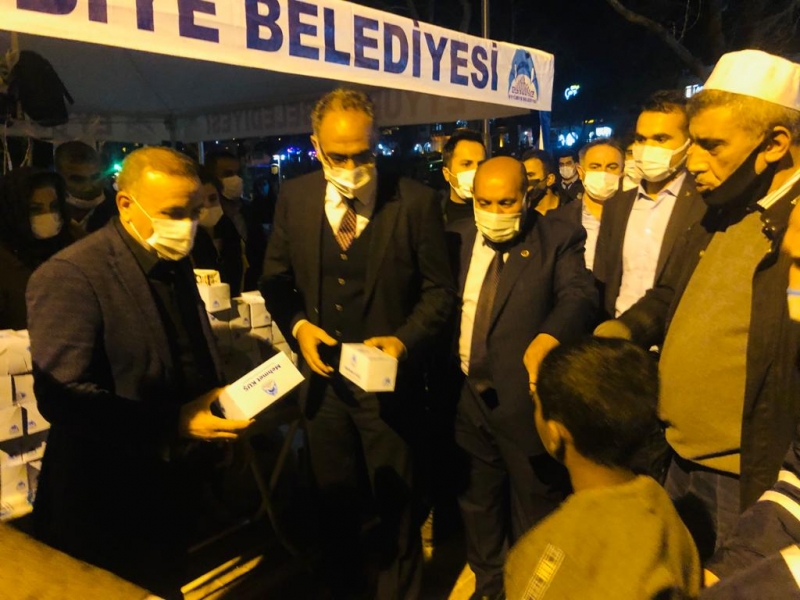 BAŞKAN KUŞ’TAN KANDİL SİMİDİ İKRAMI