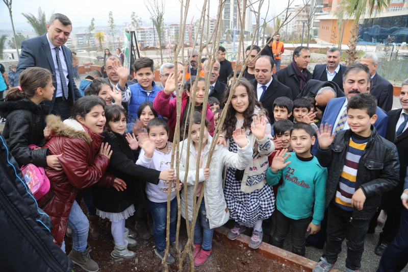 BAŞKAN NİHAT ÇİFTÇİ'DEN 23 NİSAN MESAJI