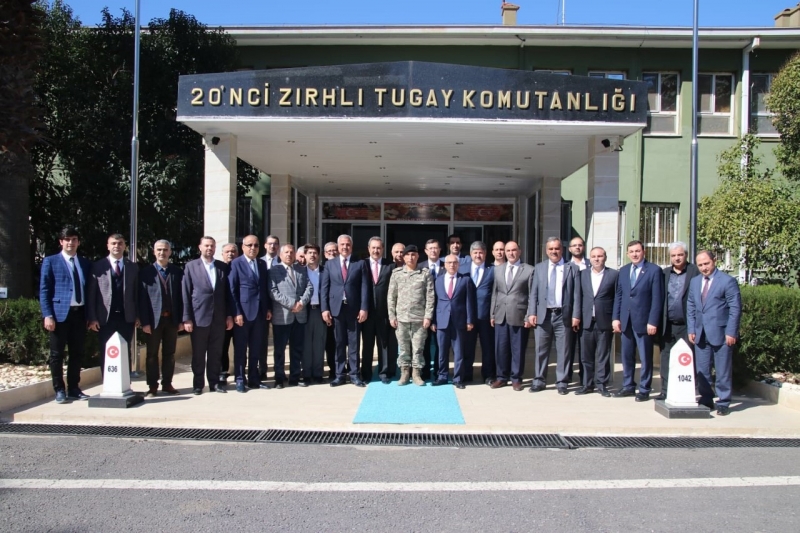 BAŞKAN PELTEK VE BERABERİNDEKİ HEYET'TEN TUĞGENERAL AĞBUGA'YA ZİYARET