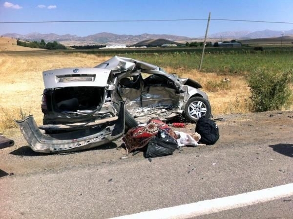 Bayram Tatili Yollar Kan Gölüne Döndü 41 Ölü 266 Yaralı var