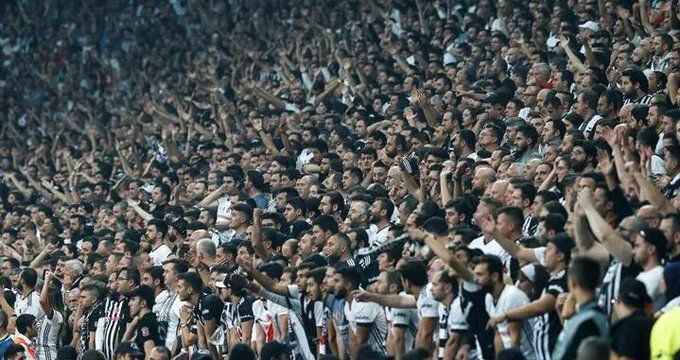 Beşiktaşlı Taraftarlardan Abdullah Avcı Tepkisi