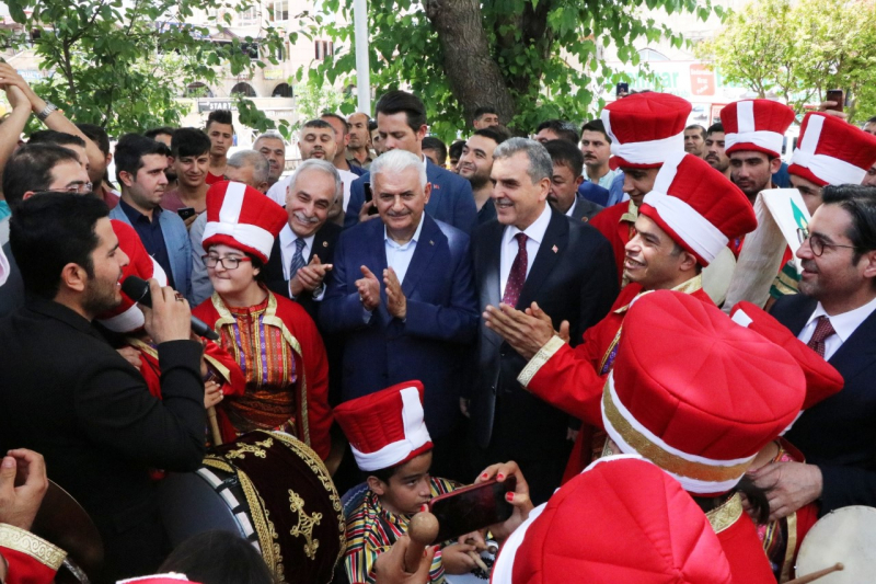 BİNALI YILDIRIM BÜYÜKŞEHİR BELEDİYESİNİ ZİYARET ETTİ