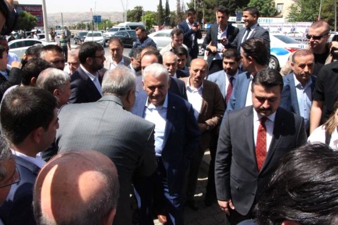 Binali Yıldırım özel uçakla geldi