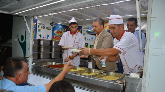 Birecik ilçesinde Nöbette Yemek Servisi Belediye Başkanından