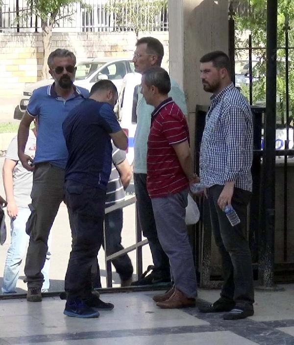  Birecik Kaymakamı ile 2 Polis Adliyeye Çıkarıldı