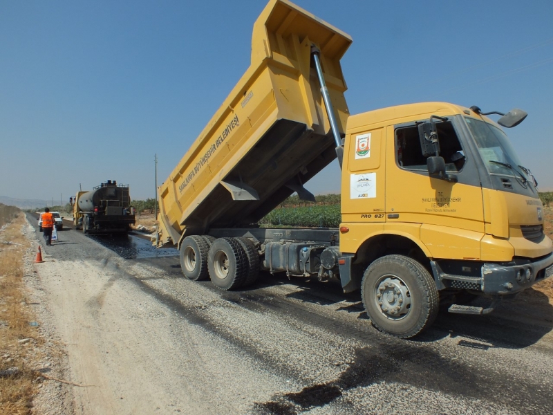 BİRECİK KIRSALINDA ASFALT ÇALIŞMALARI SÜRÜYOR