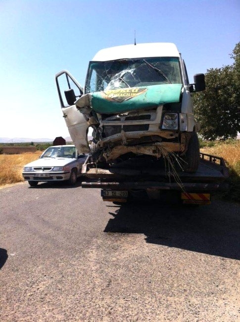 Birecik'te Trafik Kazası: 8 Yaralı