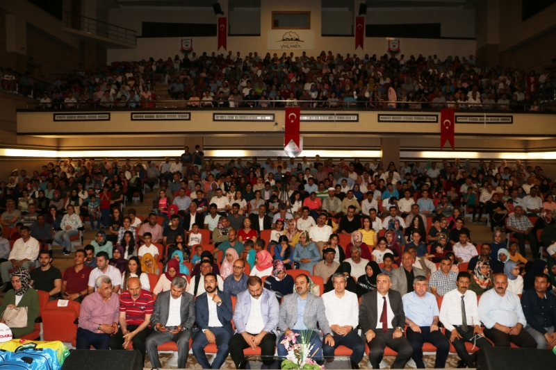 BİRİNCİ OLAN 700 ÖĞRENCİ ÖDÜLLERİNİ BÜYÜKŞEHİR'DEN ALDI