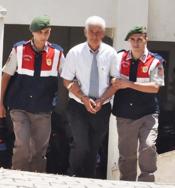 Bodrum da Okula Kızını Görmeye Gitti, Öğretmenin Kucağında Otururken Buldu