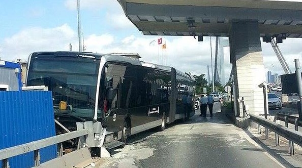 Boğaziçi Köprüsü'nde Metrobüs Kazası: 6 Yaralı