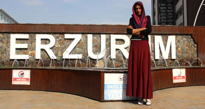 Erzurum'da Boyu Çok Uzun Olan Genç Kızın Başına Gelmeyen Kalmadı