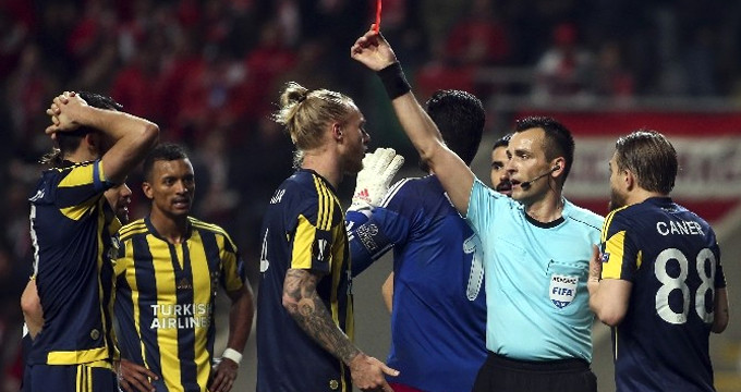Braga - Fenerbahçe Maçı Hakemi Ivan Bebek, Karşılaşmaya Damga Vurdu