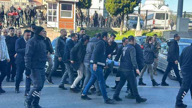 İstanbul Çağlayan Adliyesi C Kapısı önündeki  silahlı saldırı: 2 saldırgan öldürüldü, 1 sivil hayatını kaybetti