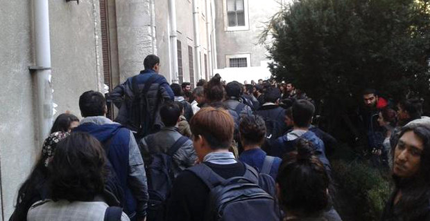 İstanbul Edebiyat  Üniversitesi'nde Olaylar Çıktı! 50 Öğrenci Gözaltında alındı