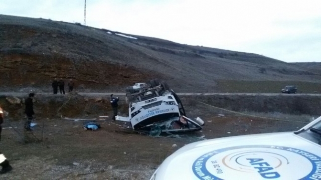 Kayseri Karayolu'nda Hentbol Takımı Oyuncularını Taşıyan Araç Kaza Yaptı! Ölü ve Yaralılar Var