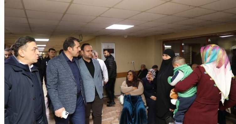 Salih Ayhan, depremzedeleri hastanede ziyaret etti