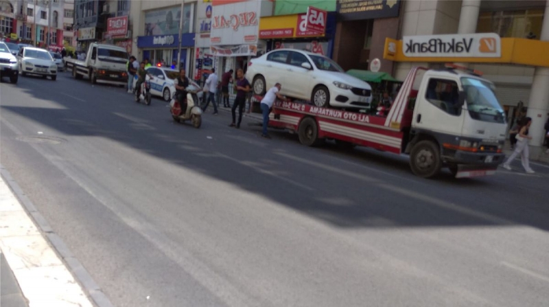 Şanlıurfa'da Yanlış park eden arabaları trafik çekiyor
