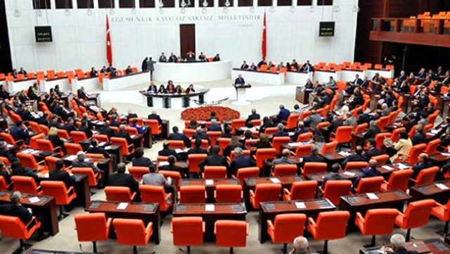 Son dakika: AK Parti yeni kanun teklifini Meclis Başkanlığı'na sundu: Gıdada hile yapanlara ağır cezalar geliyor